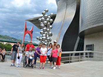 Grupo junto al Guggenheim.